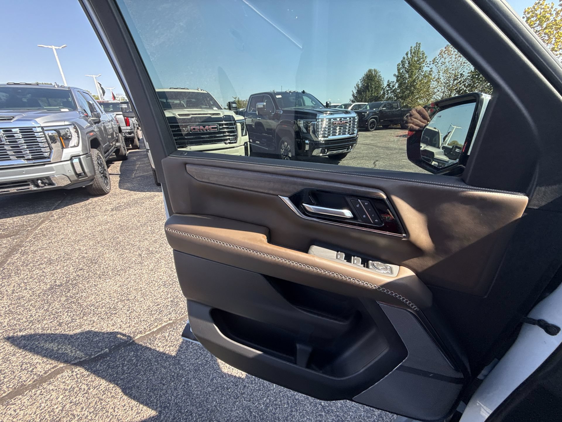 Certified 2026 GMC Yukon Denali Ultimate AWD/4WD image 29