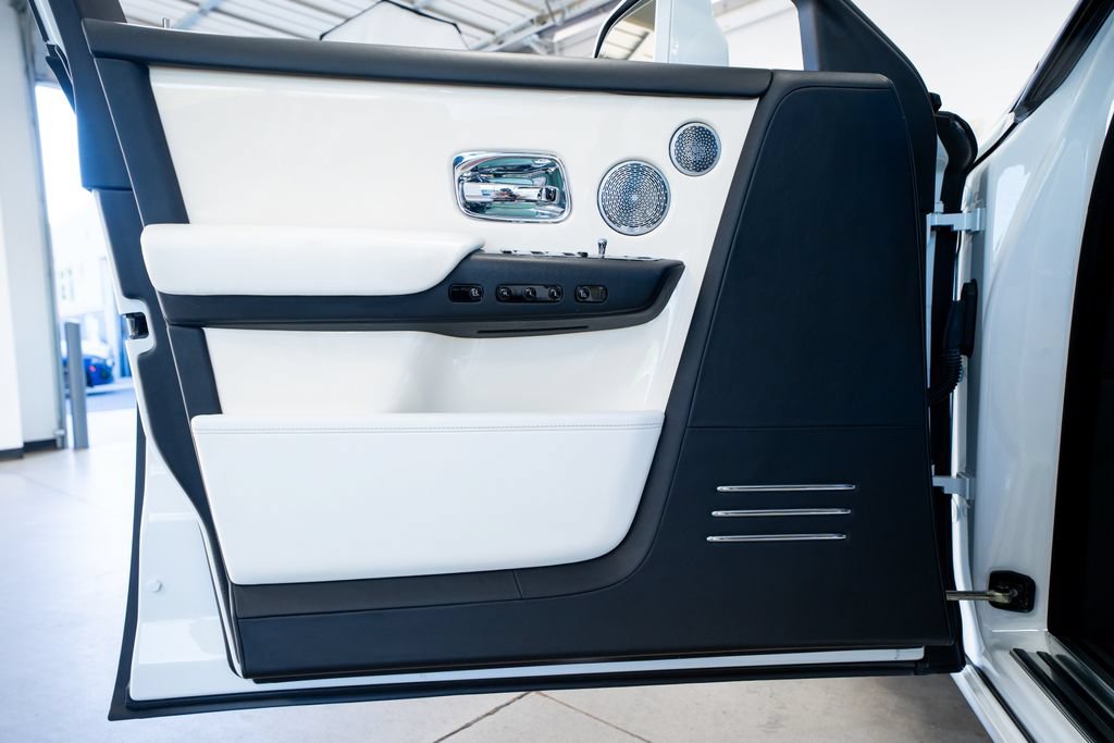 Used 2019 Rolls-Royce Phantom Sedan RWD image 24