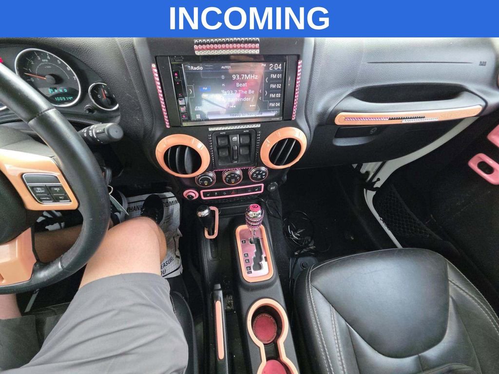 Used 2015 Jeep Wrangler Unlimited Rubicon w/ Connectivity Group AWD/4WD image 9
