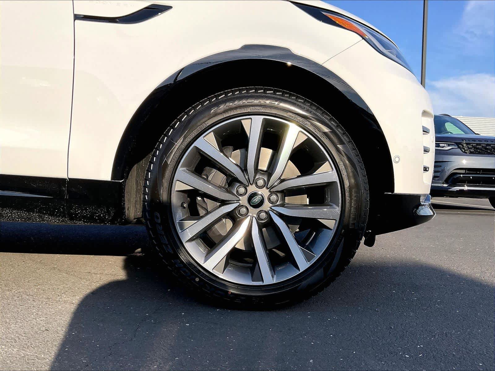 New 2026 Land Rover Discovery Limited Edition AWD/4WD image 14