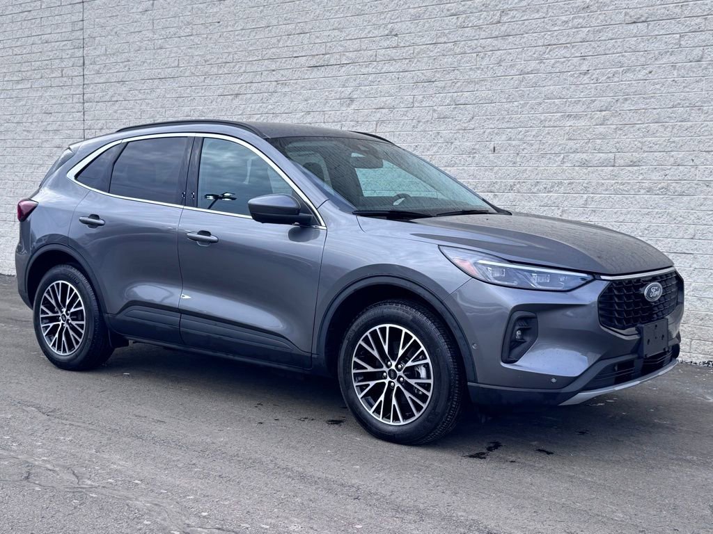 Certified 2023 Ford Escape SE w/ PHEV Premium Package image 6