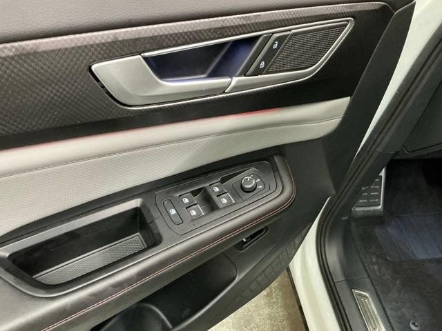 Used 2024 Volkswagen Atlas Peak Edition SE AWD/4WD image 17