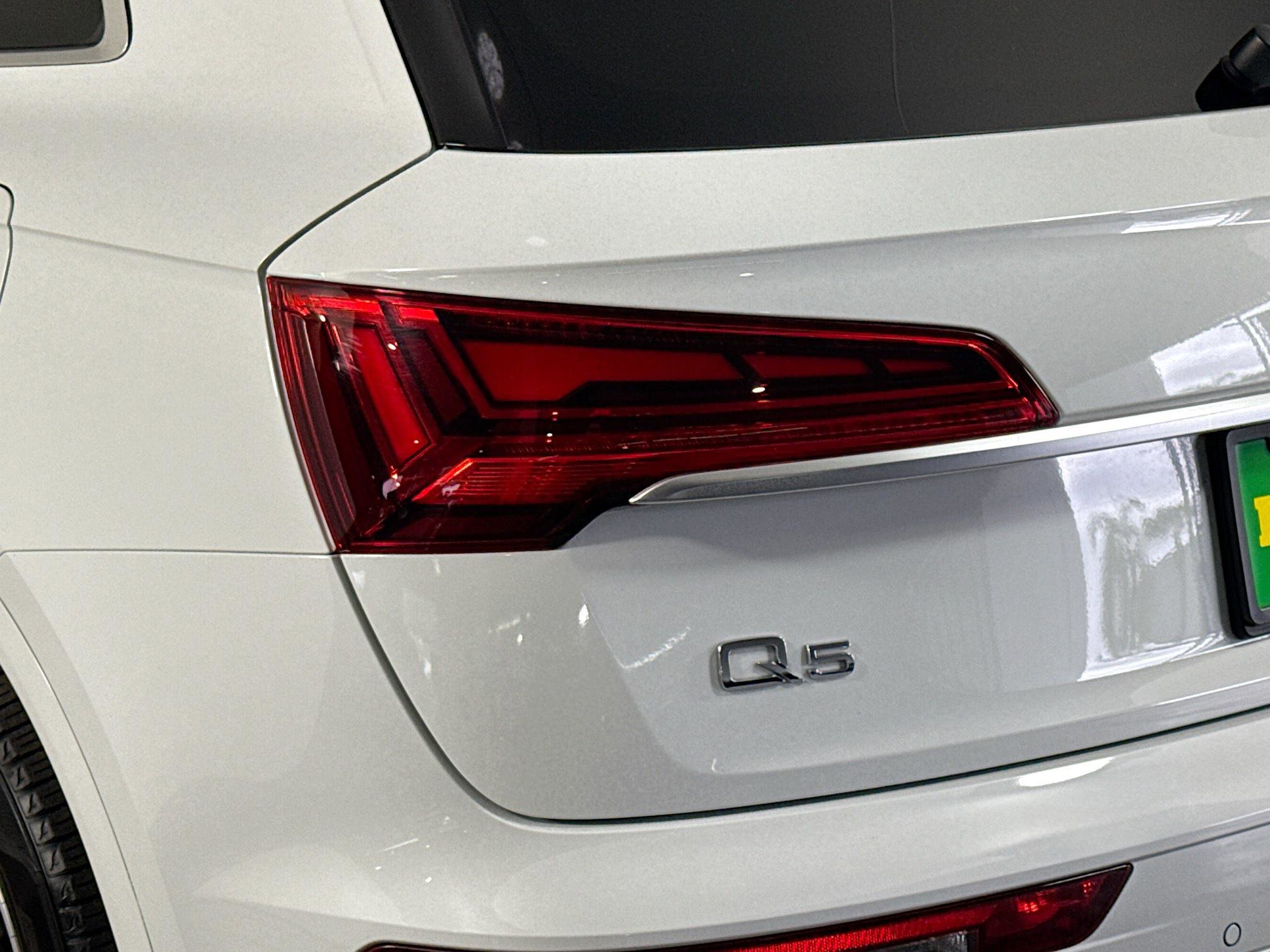 Used 2021 Audi Q5 e Premium Plus w/ Premium Plus Package AWD/4WD image 36