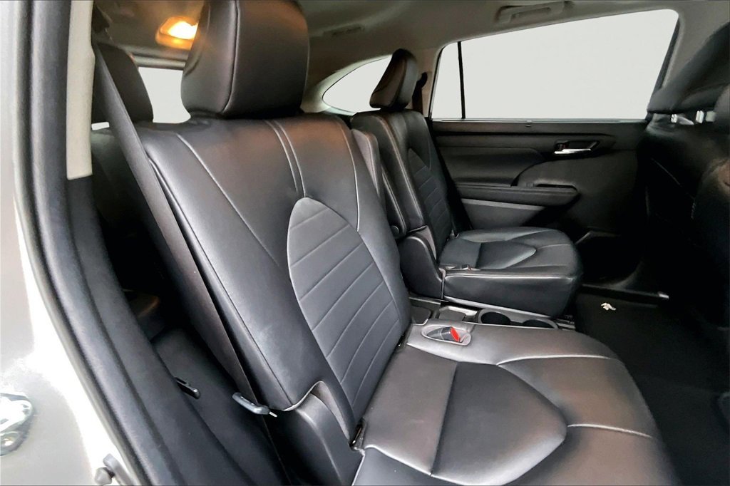 Used 2023 Toyota Highlander XLE image 23