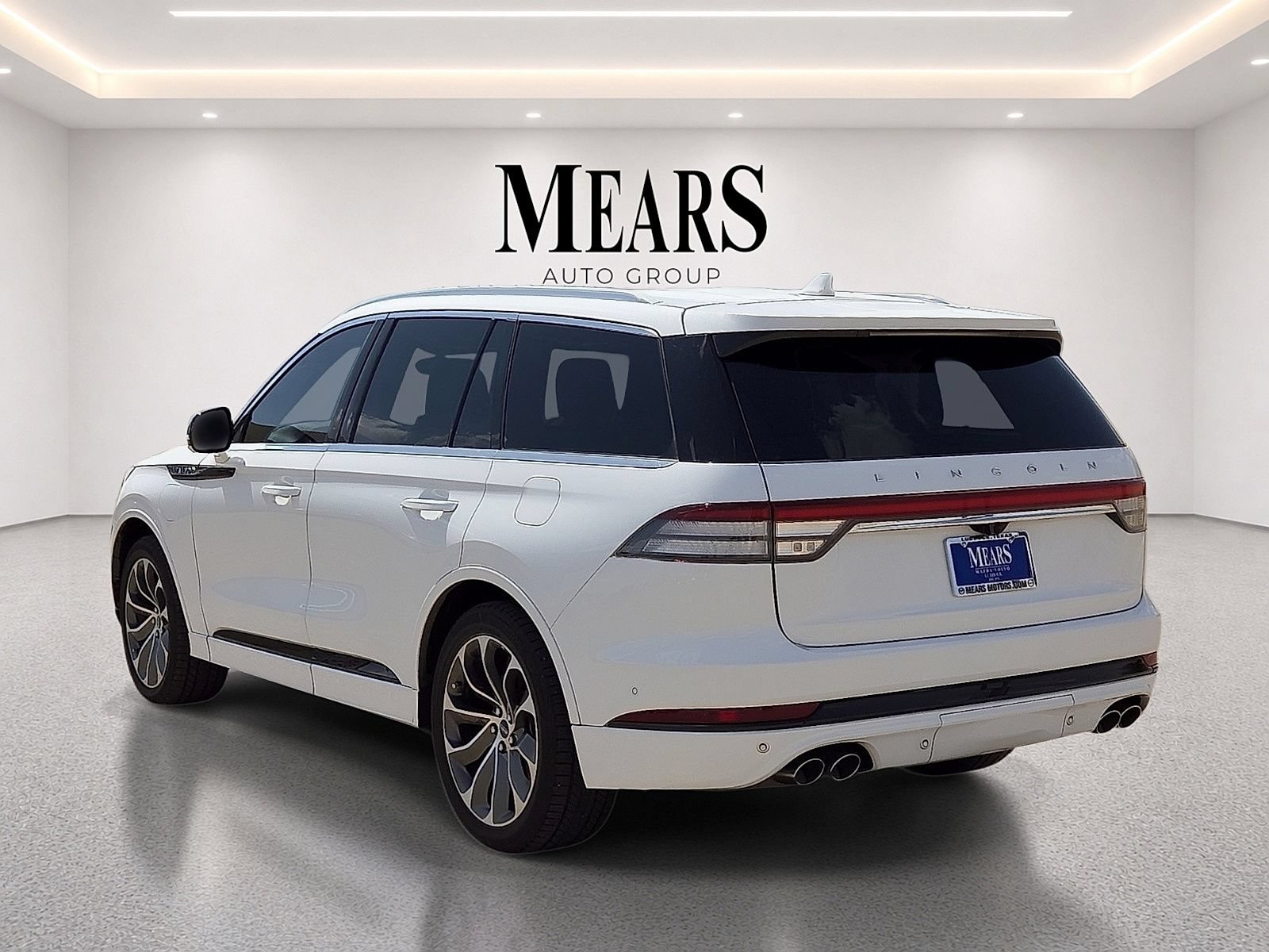 Used 2020 Lincoln Aviator Grand Touring w/ Equipment Group 302A AWD/4WD image 3