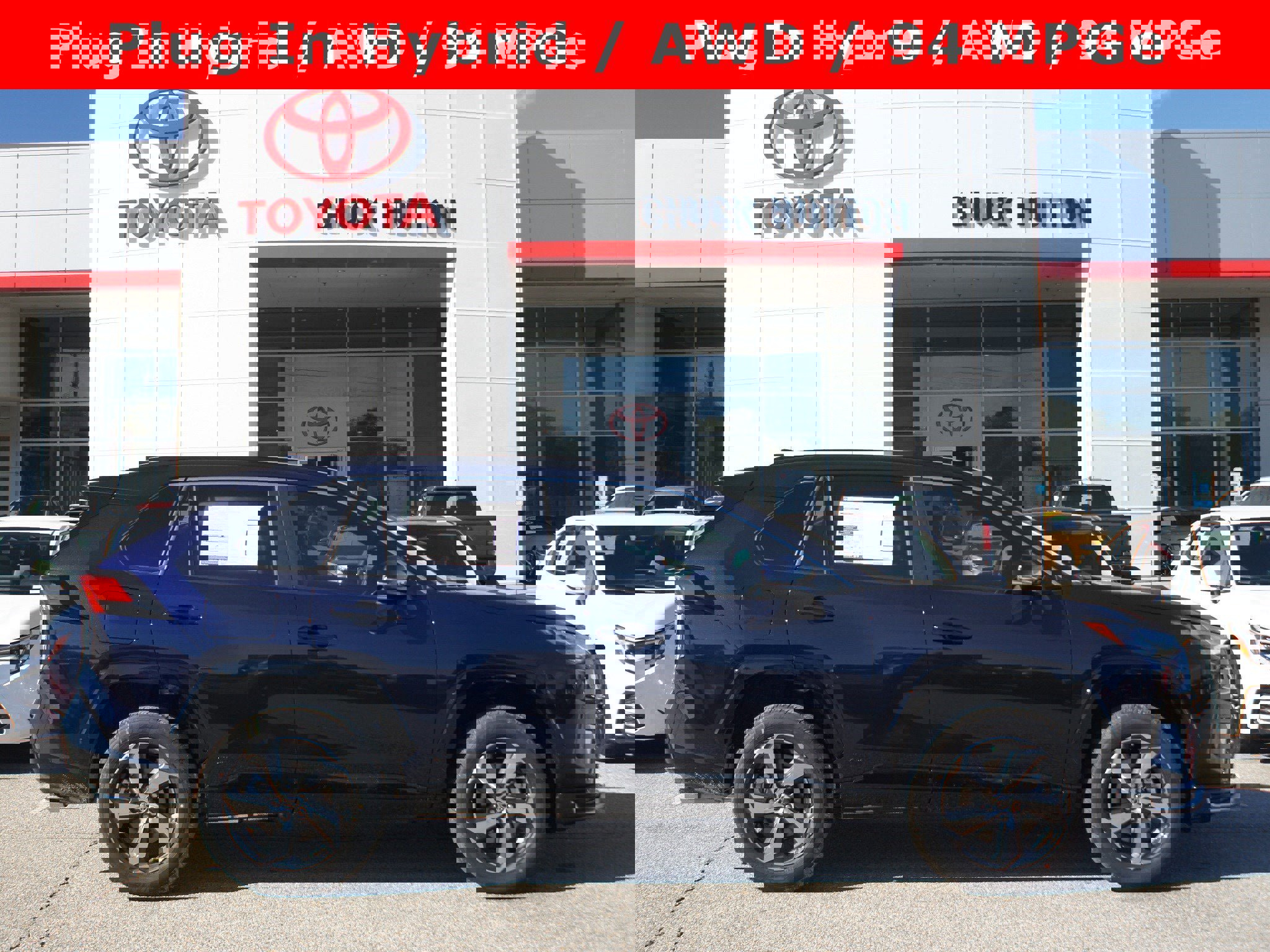 Used 2025 Toyota RAV4 SE image 1