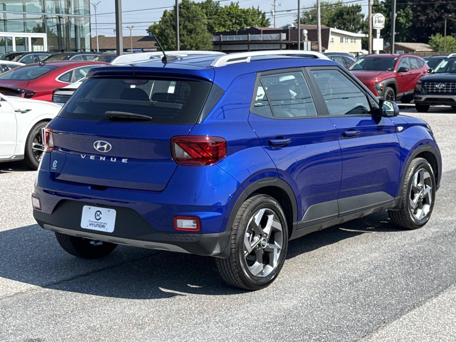 Certified 2025 Hyundai Venue Limited FWD image 25