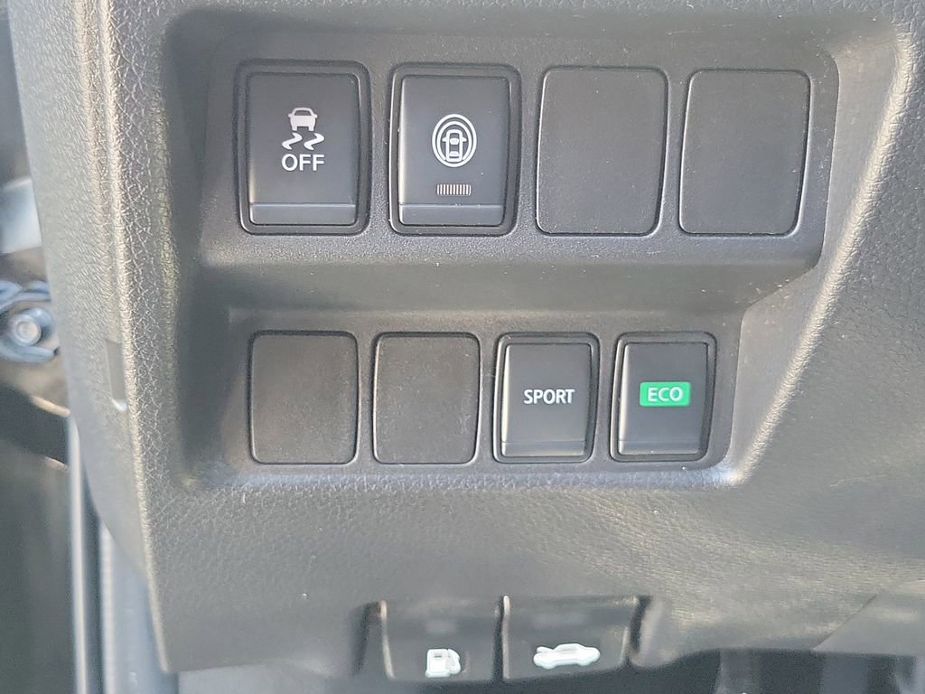 Used 2020 Nissan Rogue Sport S image 16