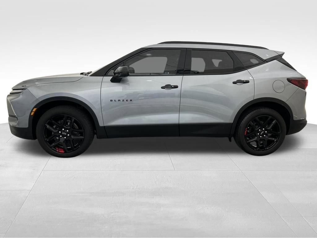 Used 2024 Chevrolet Blazer LT w/ Redline Edition image 2