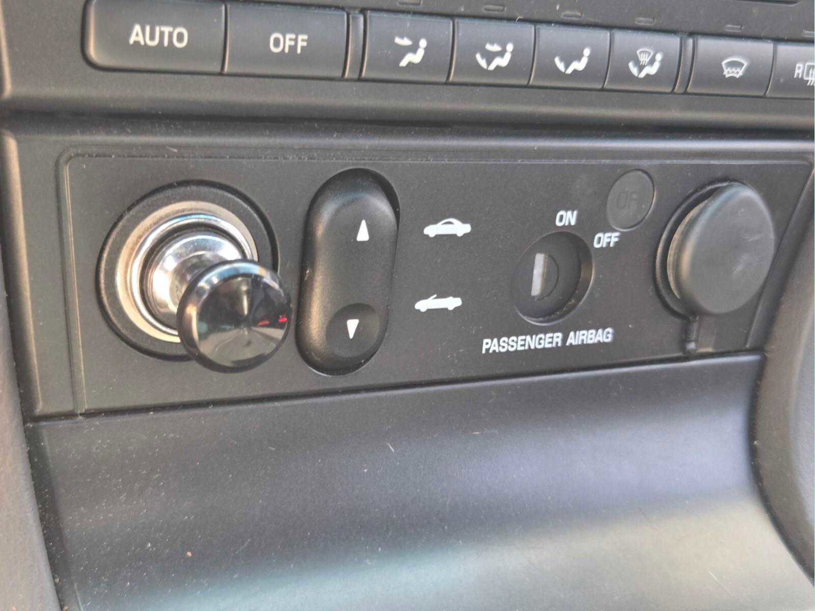 Used 2002 Ford Thunderbird Deluxe image 23