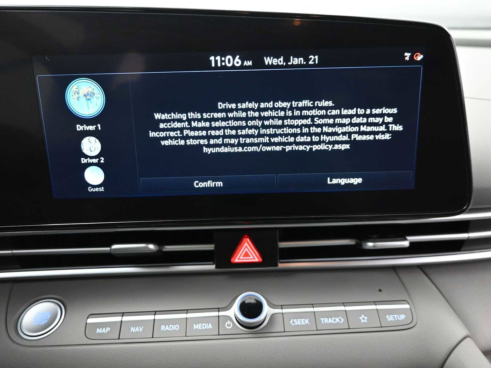 Certified 2025 Hyundai Elantra SEL image 17