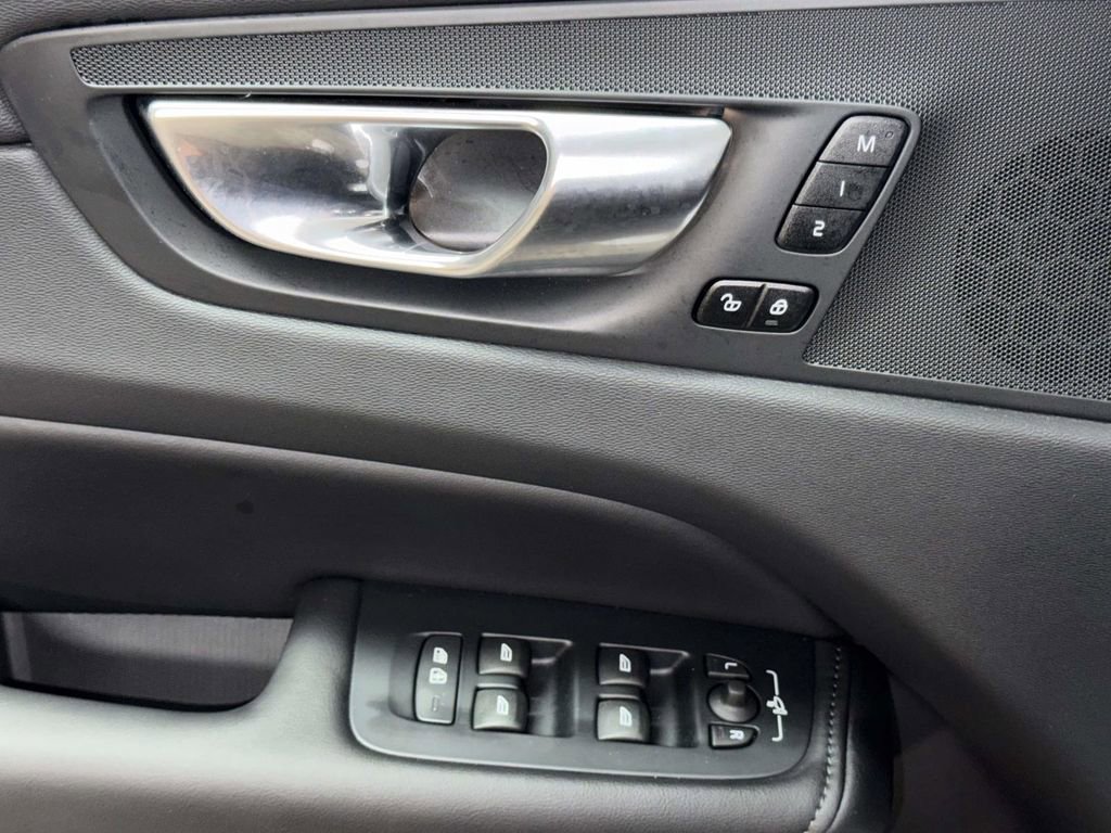 Used 2025 Volvo XC60 T8 Plus AWD/4WD image 21