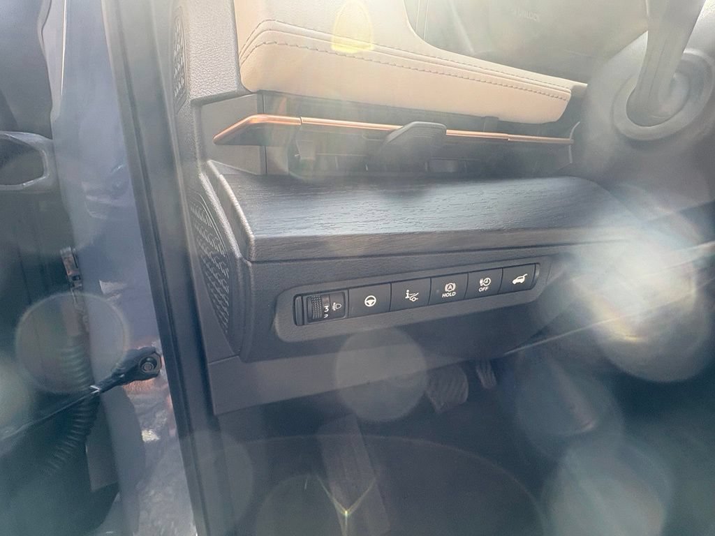 Used 2024 Nissan Ariya FWD image 18