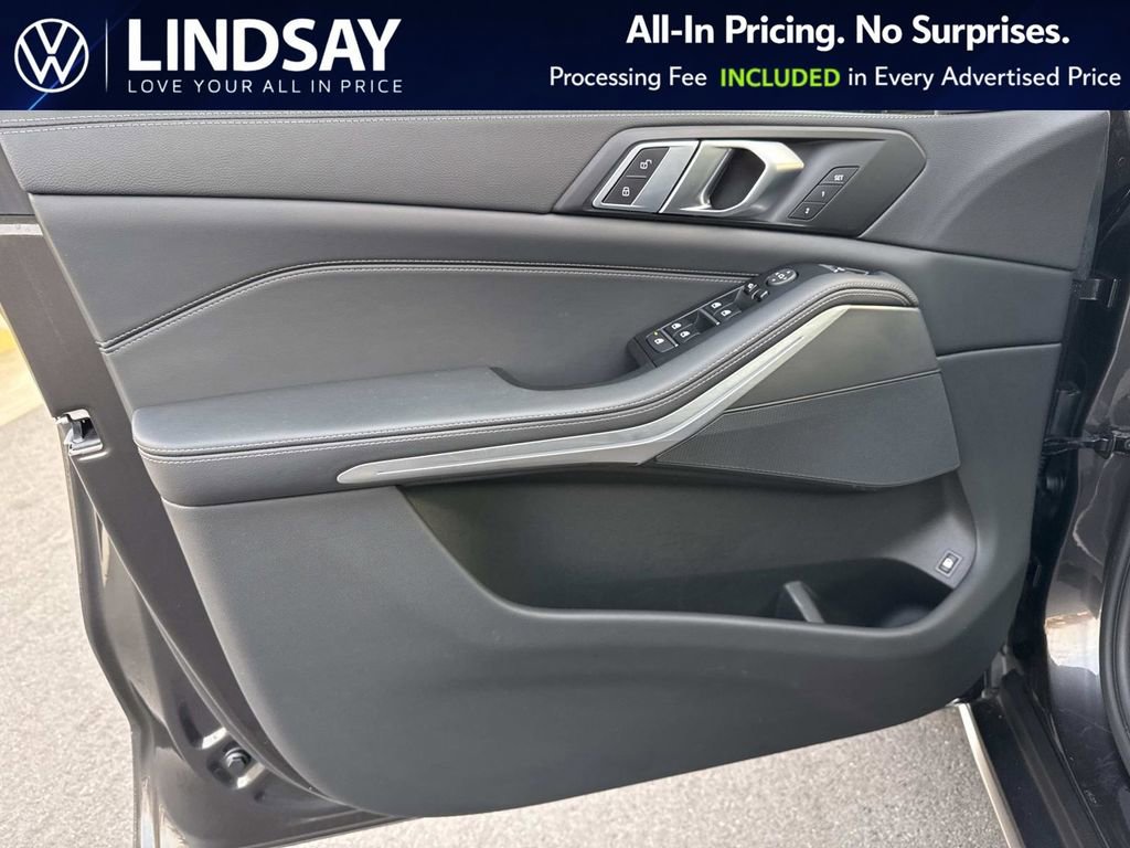 Used 2023 BMW X5 xDrive45e w/ Parking Assistance Package image 9