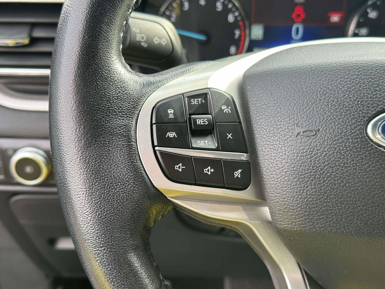 Used 2021 Ford Explorer XLT w/ Equipment Group 202A image 22