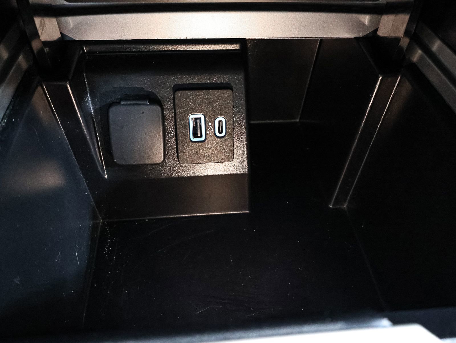 Certified 2023 Ford Explorer XLT w/ Equipment Group 202A image 32