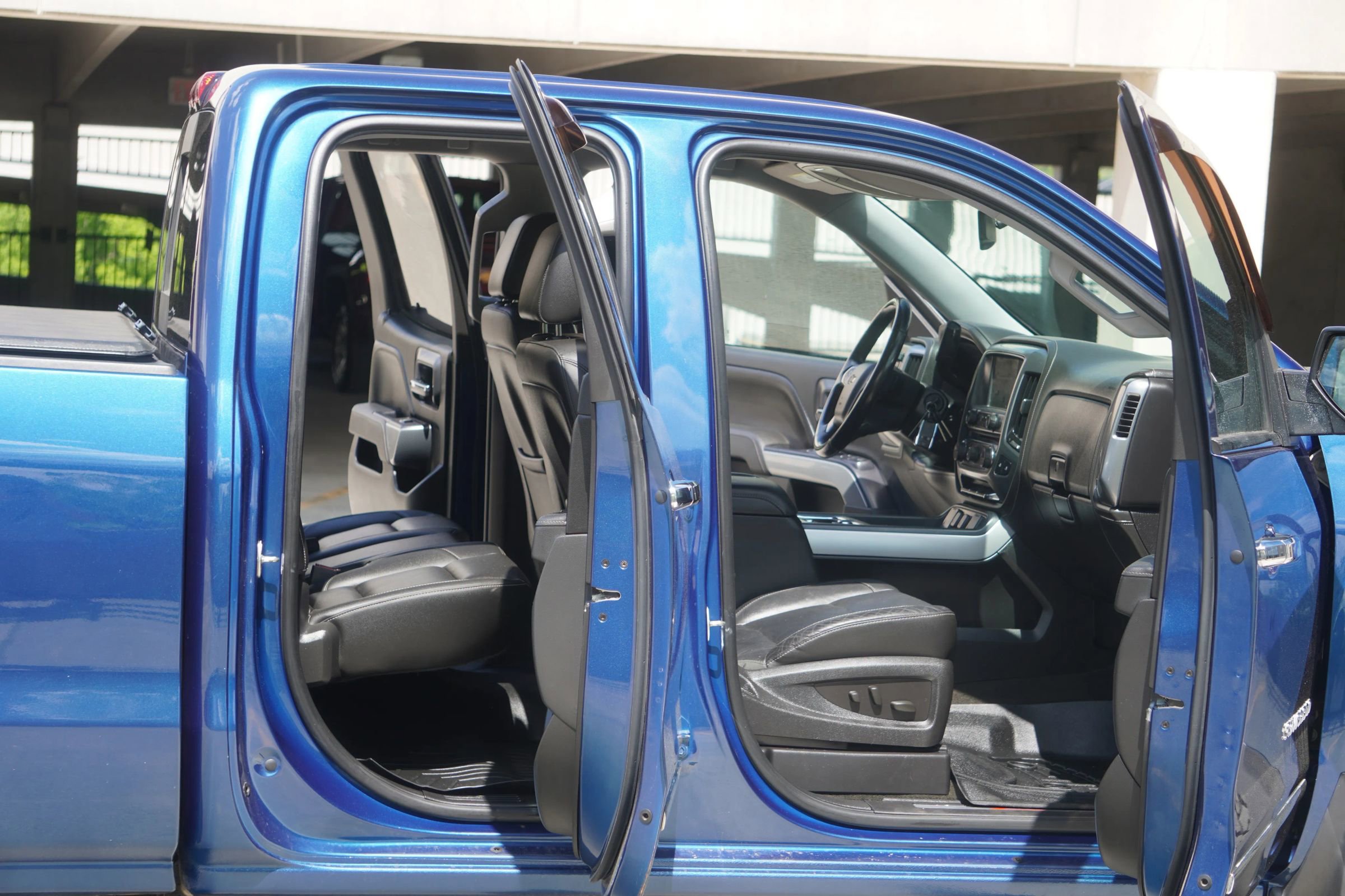 Used 2015 Chevrolet Silverado 1500 LTZ Z71 AWD/4WD image 19