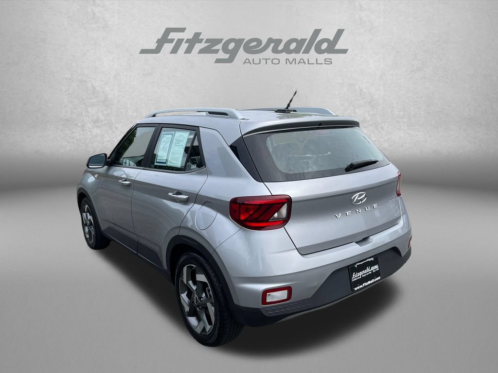 Used 2025 Hyundai Venue SEL FWD image 9