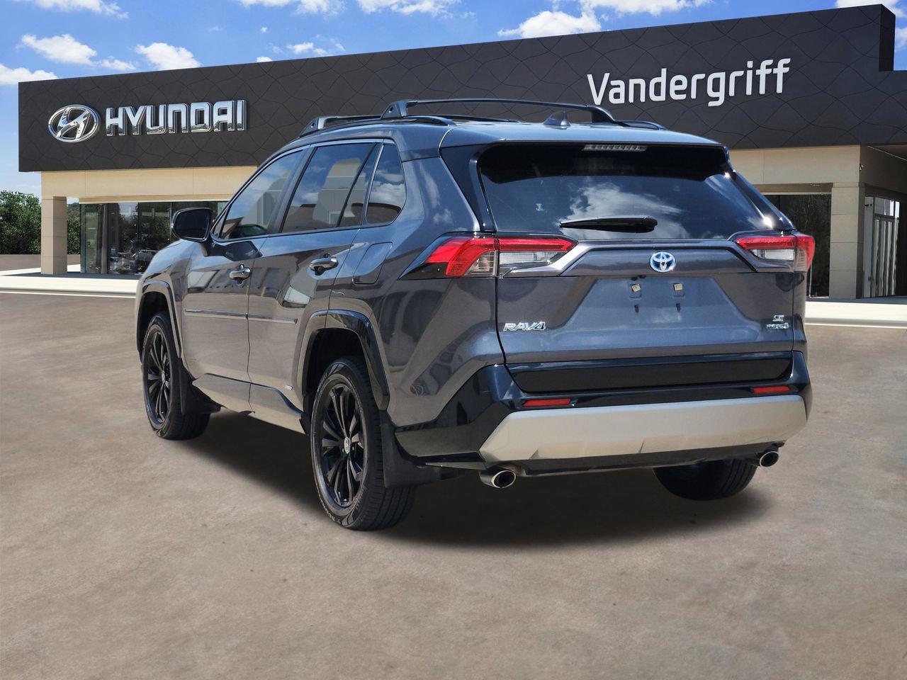 Used 2024 Toyota RAV4 SE w/ Convenience Package AWD/4WD image 3