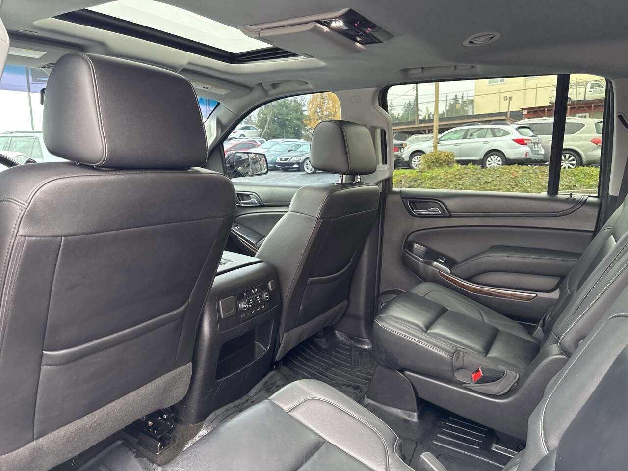 Used 2018 Chevrolet Suburban LT image 26