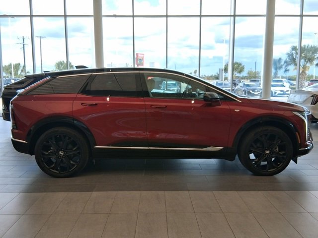 New 2025 Cadillac Optiq Luxury 1 w/ LPO, ONYX Package image 3