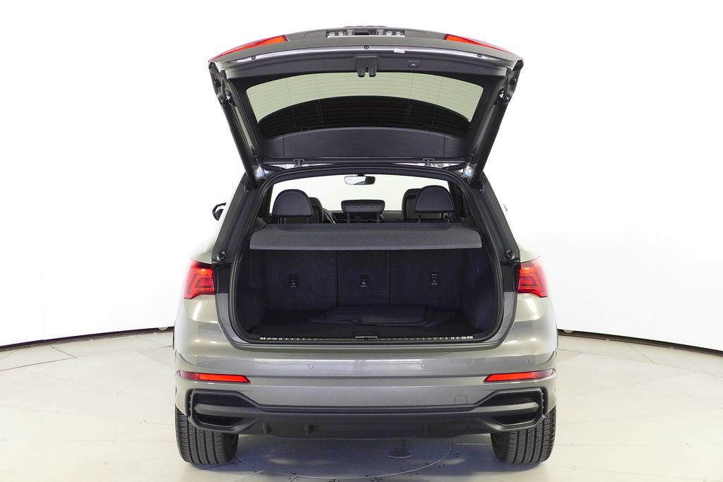 Used 2025 Audi Q3 2.0T Premium w/ Black Optic Sport Package image 10