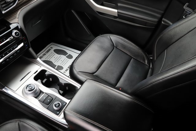 Used 2023 Ford Explorer Limited image 30