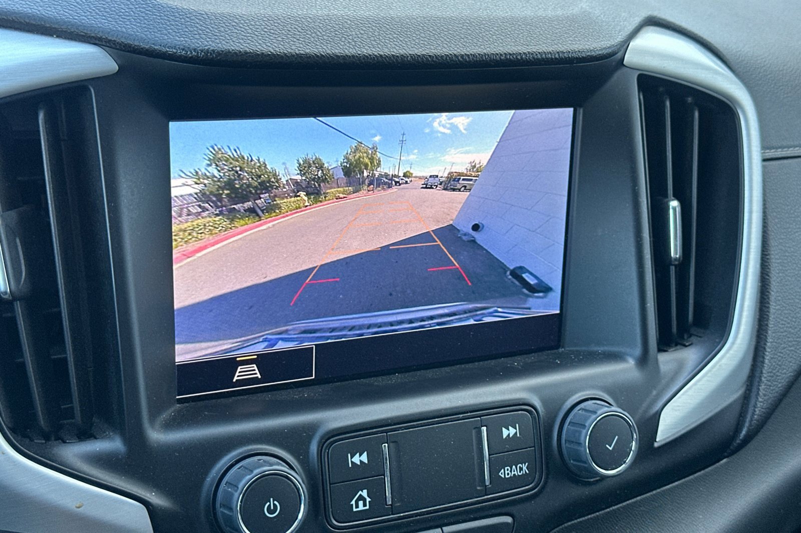 Used 2023 GMC Terrain SLT image 27