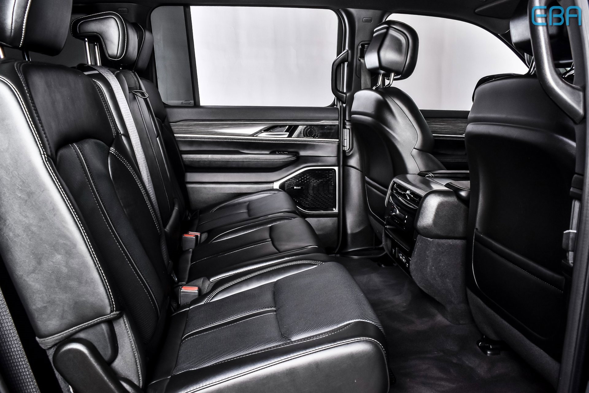 Used 2023 Jeep Wagoneer L Series III w/ Premium Group I image 23