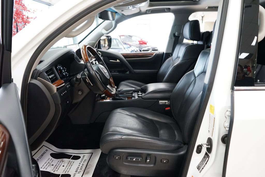Used 2017 Lexus LX 570 4WD w/ Luxury Package image 35