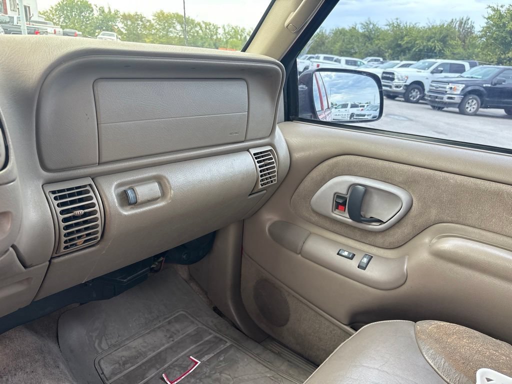 Used 1997 Chevrolet Tahoe 4WD w/ Preferred Equipment Group 3 image 9