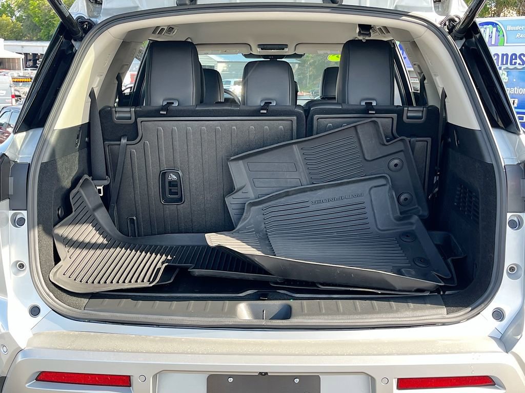 Used 2025 Nissan Pathfinder SL image 25