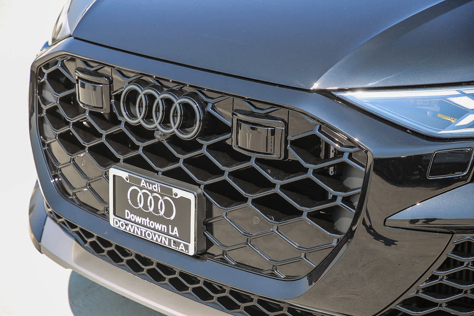 New 2025 Audi RS Q8 performance image 8