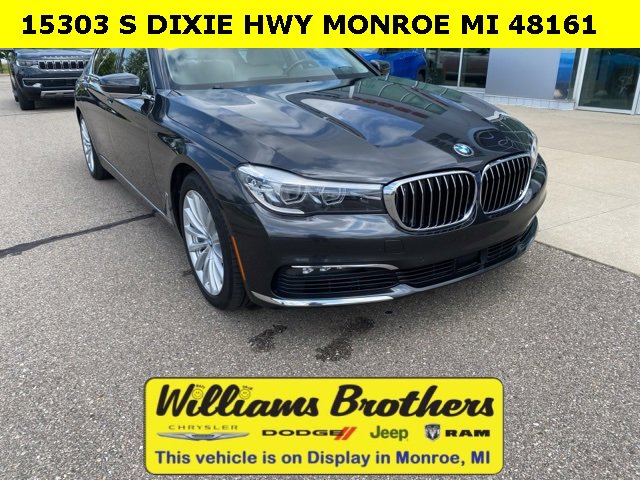 Used 2018 BMW 740i xDrive image 3