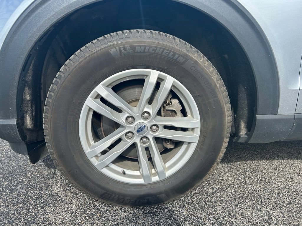 Used 2021 Ford Explorer XLT w/ Equipment Group 202A AWD/4WD image 26