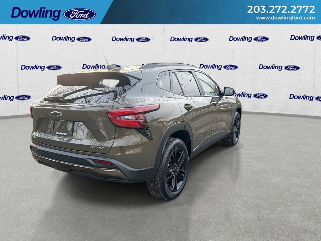 Used 2024 Chevrolet Trax ACTIV w/ Sunroof Package image 8