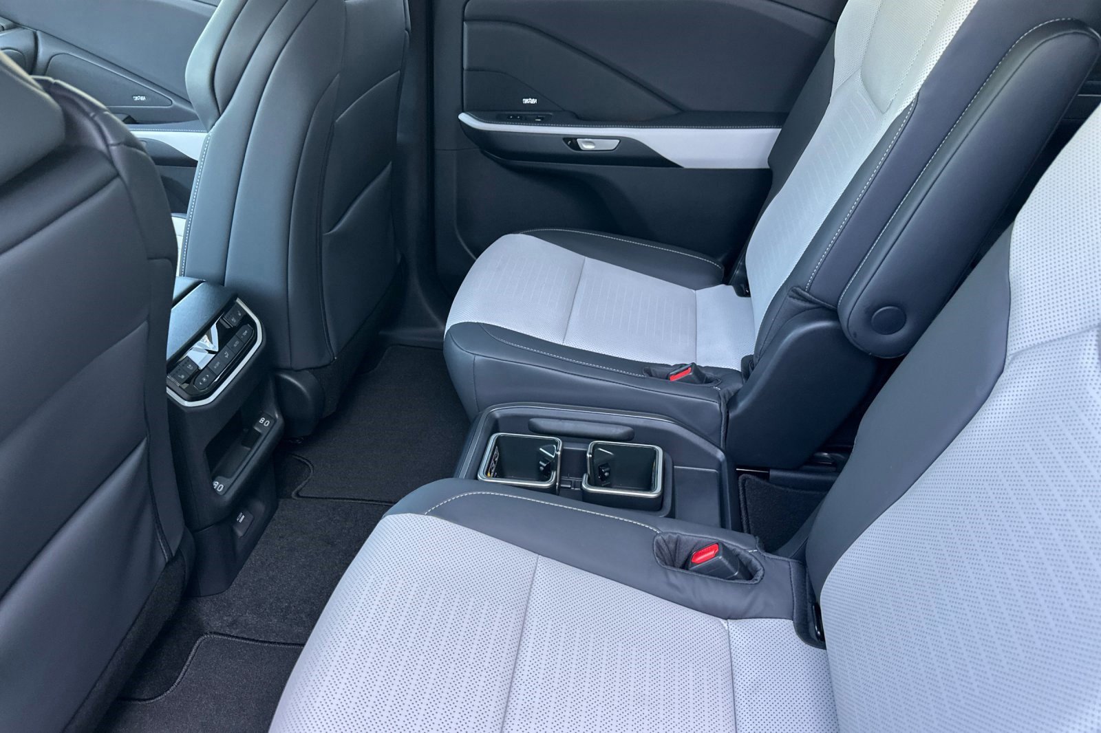 New 2026 Lexus TX 500h AWD image 19