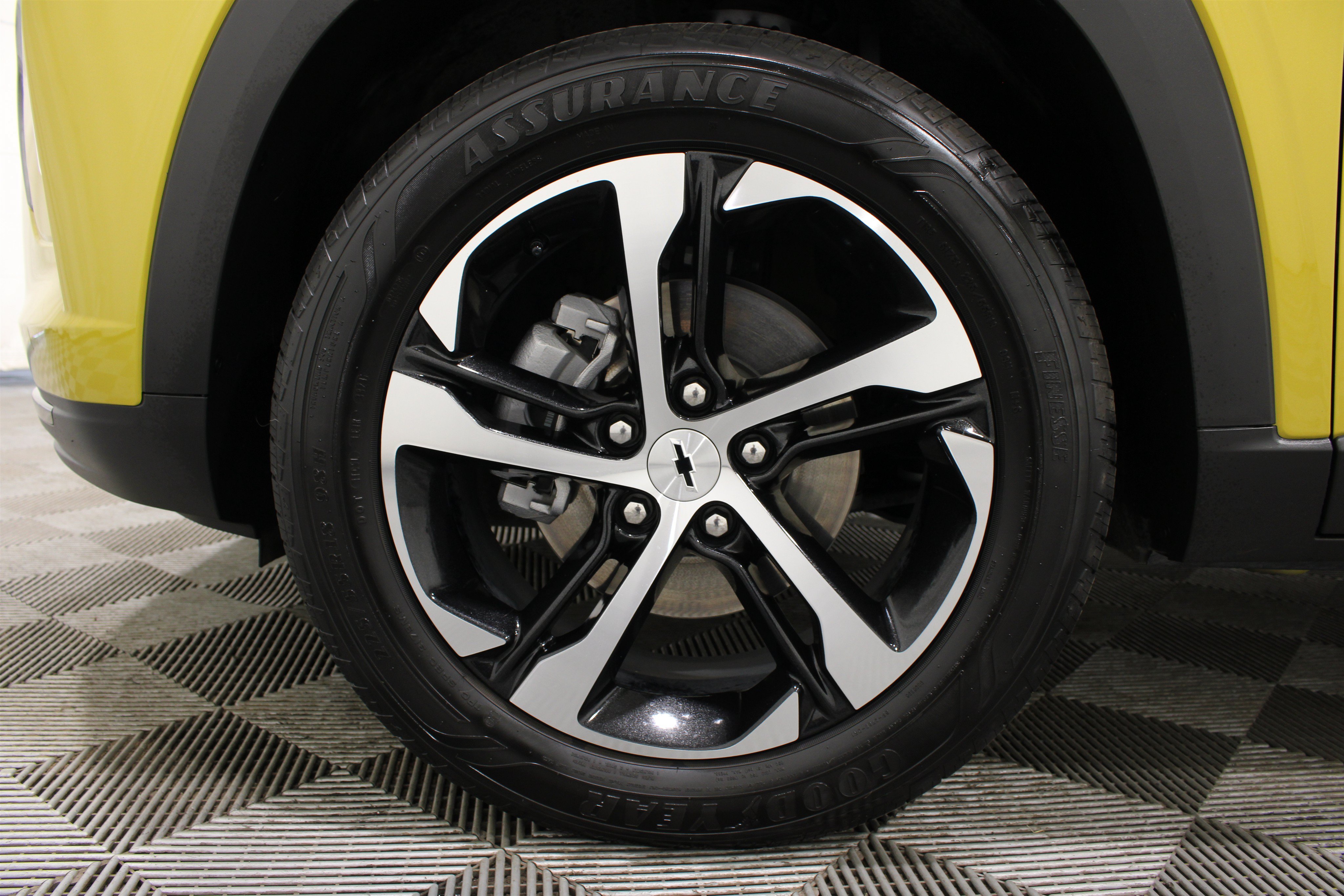 Used 2024 Chevrolet Trax RS w/ Driver Confidence Package FWD image 35