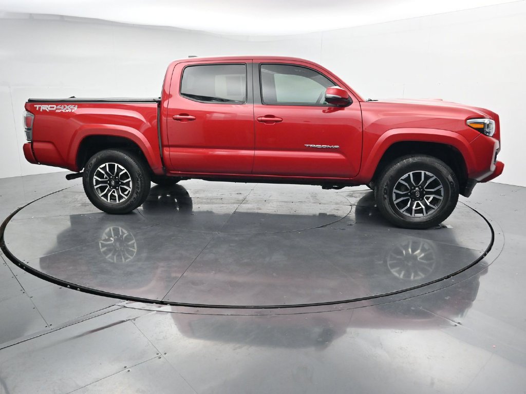 Used 2022 Toyota Tacoma TRD Sport w/ TRD Premium Sport Package AWD/4WD image 9