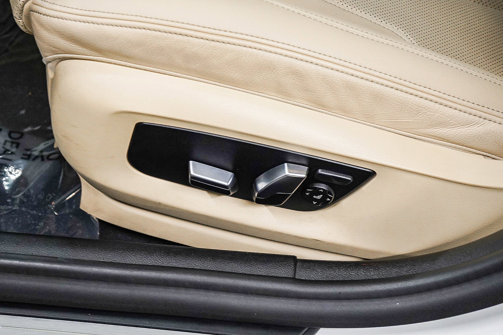 Certified 2022 BMW 530i w/ Premium Package image 24