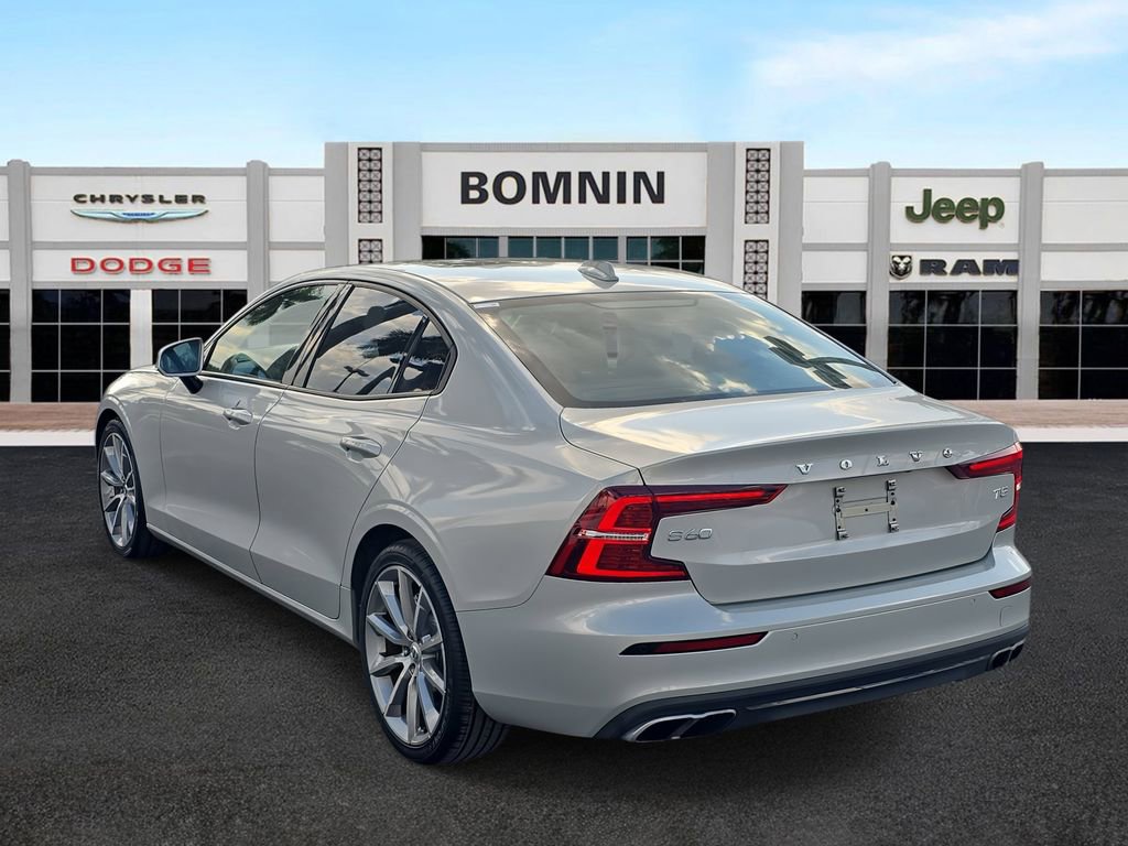 Used 2020 Volvo S60 T5 Momentum image 4