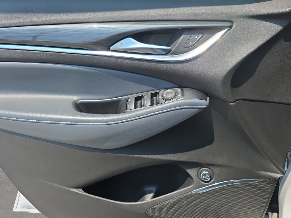 Used 2023 Buick Enclave Essence FWD image 17