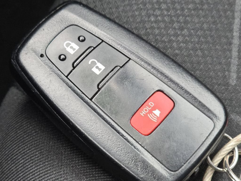 Used 2024 Toyota RAV4 XLE FWD image 60