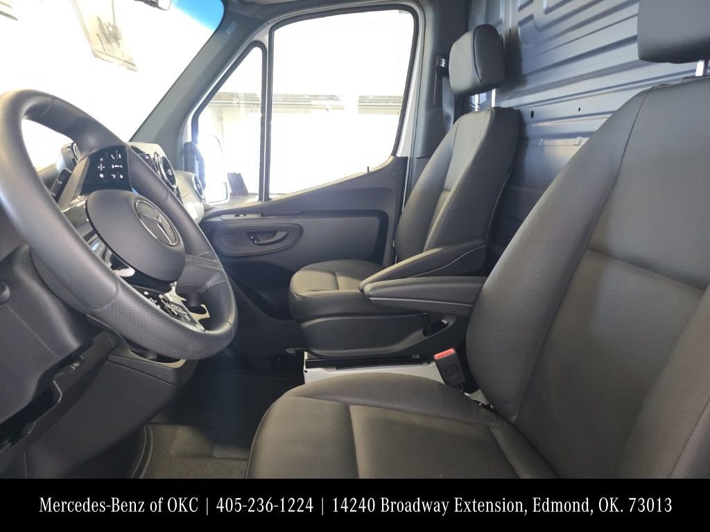 Used 2025 Mercedes-Benz Sprinter 2500 image 14
