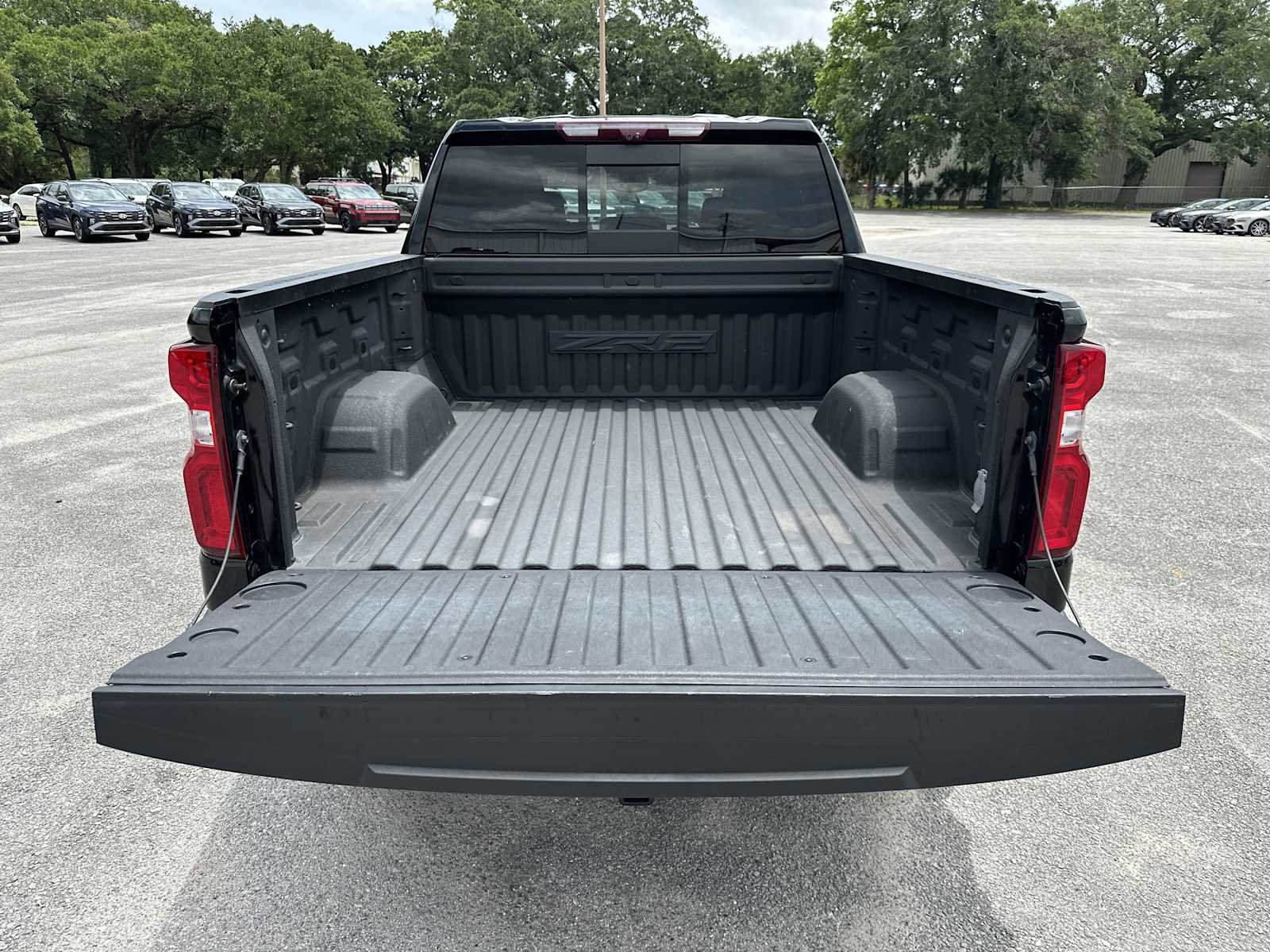 Used 2023 Chevrolet Silverado 1500 ZR2 w/ Technology Package AWD/4WD image 25