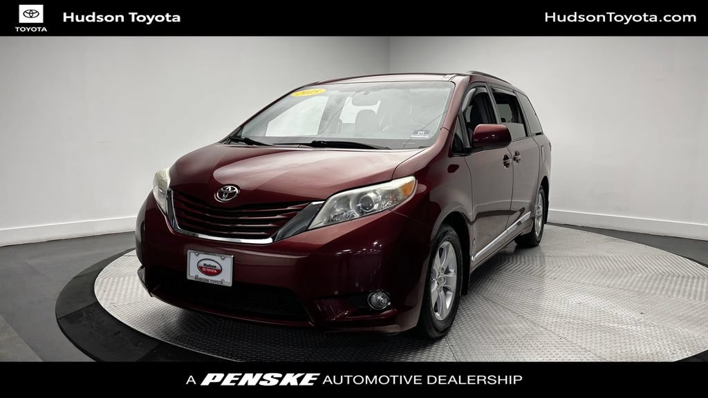 Used 2015 Toyota Sienna LE FWD image 1