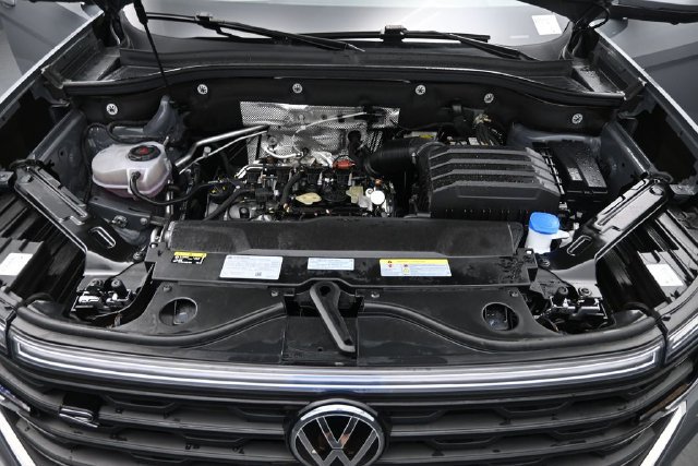 Used 2024 Volkswagen Atlas Cross Sport SEL Premium R-Line AWD/4WD image 35