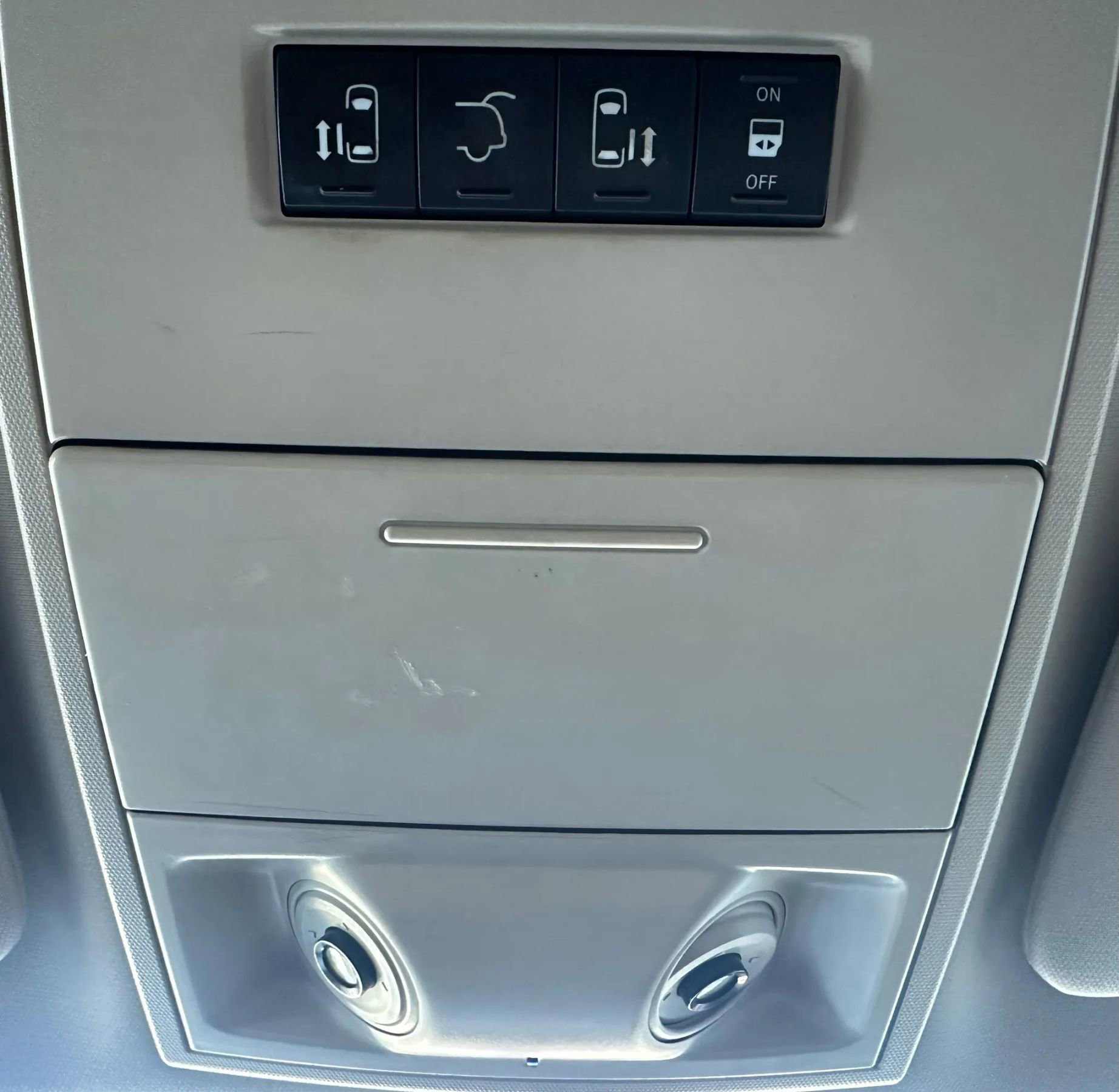 Used 2016 Chrysler Town & Country Touring FWD image 25