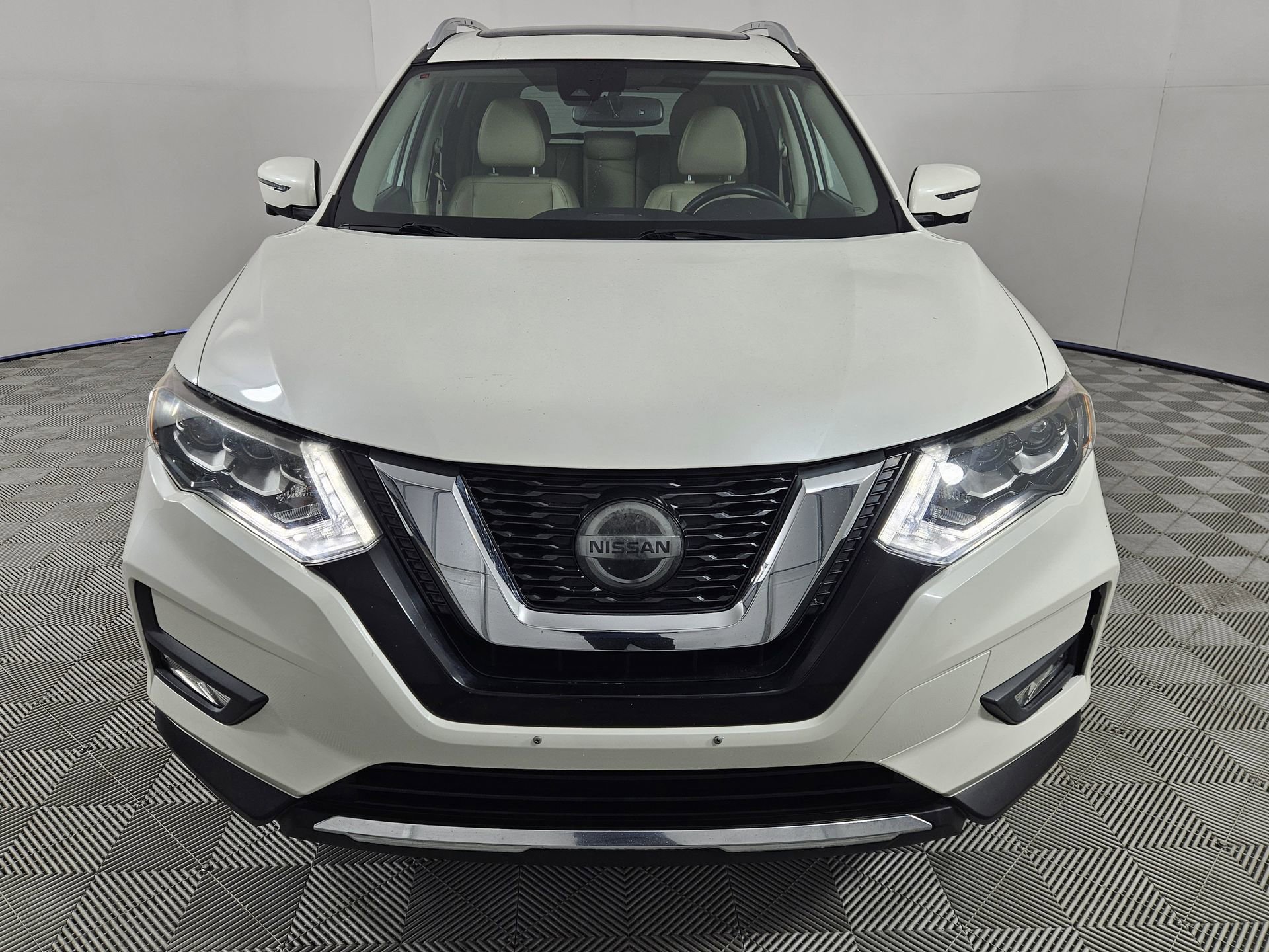 Used 2018 Nissan Rogue SL w/ Premium Package AWD/4WD image 2