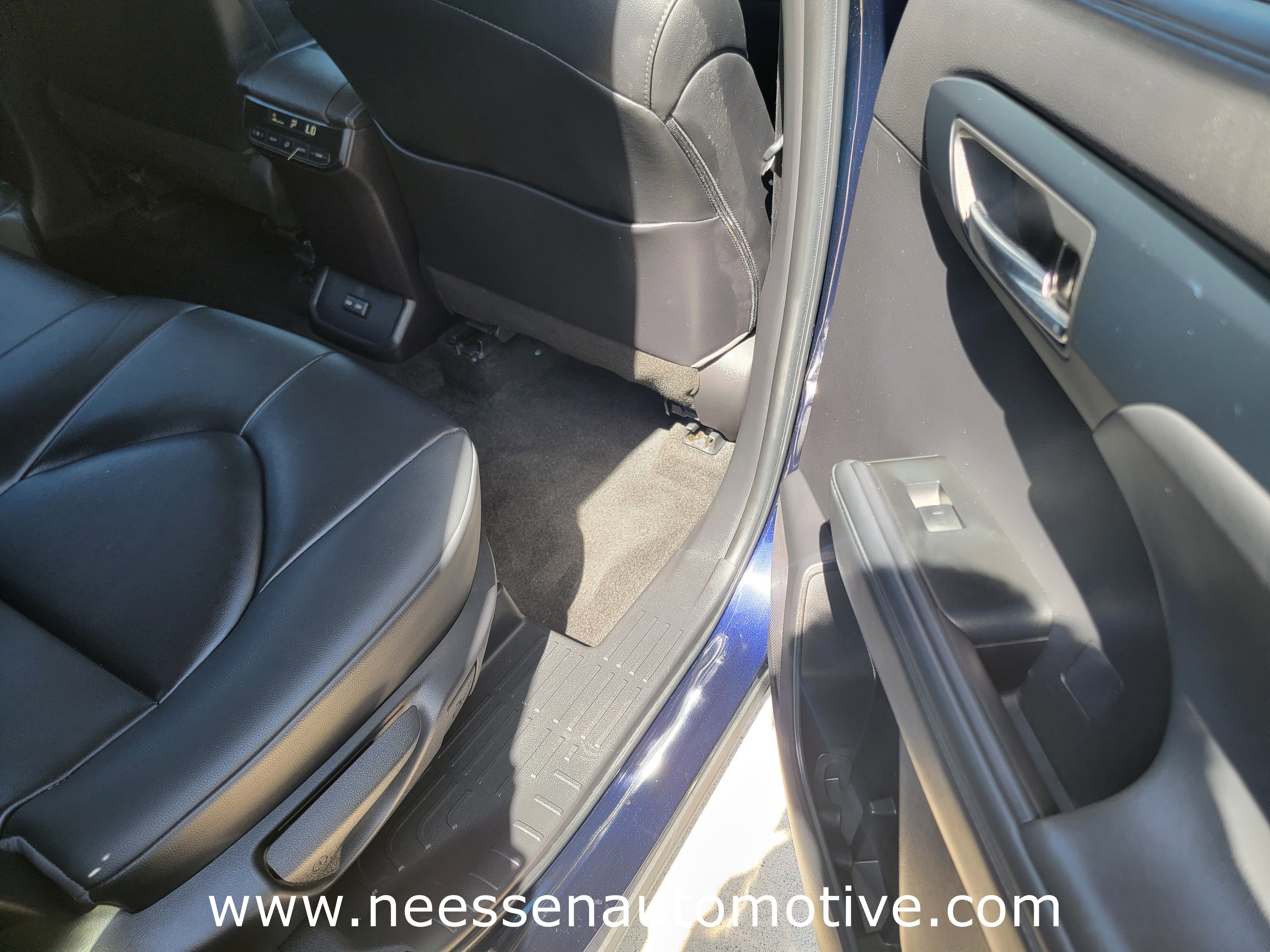 Used 2023 Toyota Highlander XLE image 11